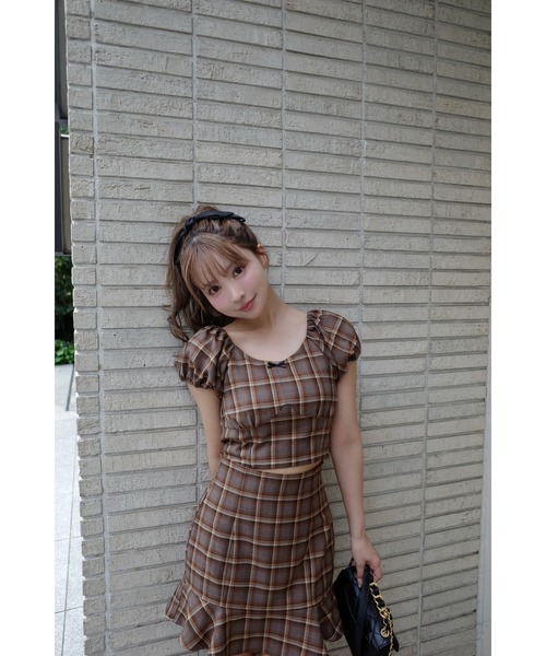 MISTREASS(ミストレアス)の「Checkered Mini Puff Top & Mini Skirt(セットアップ・レディース・ブラウン・FREE)」の1枚目の写真