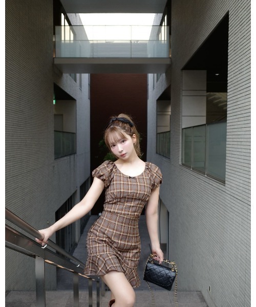 MISTREASS(ミストレアス)の「Checkered Mini Puff Top & Mini Skirt(セットアップ・レディース・ブラウン・FREE)」の13枚目の写真