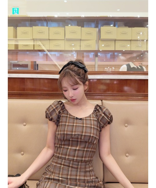 MISTREASS(ミストレアス)の「Checkered Mini Puff Top & Mini Skirt(セットアップ・レディース・ブラウン・FREE)」の16枚目の写真