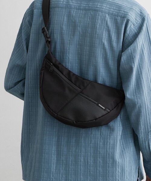 THE SHOP TK (ザ ショップ ティーケー )の「VISIONARY 異素材コンビ ムーンショルダーバッグ(ショルダーバッグ・メンズ・ブラック/ブラック系1・00)」の1枚目の写真