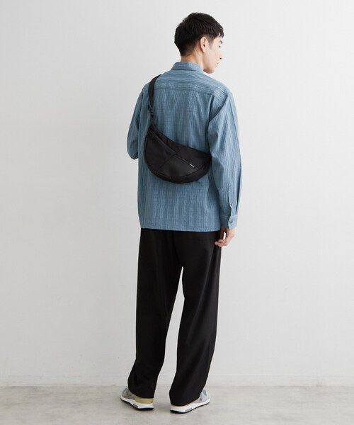 THE SHOP TK (ザ ショップ ティーケー )の「VISIONARY 異素材コンビ ムーンショルダーバッグ(ショルダーバッグ・メンズ・ブラック/ブラック系1・00)」の4枚目の写真