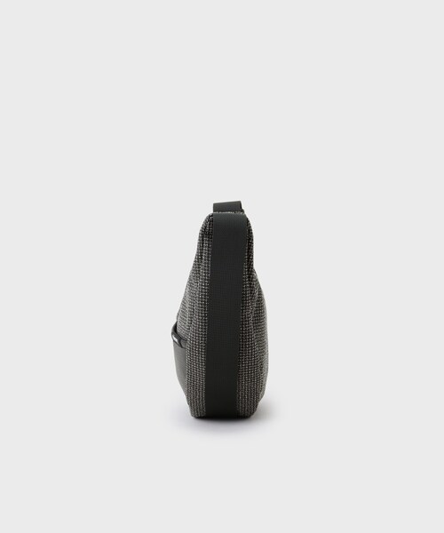 THE SHOP TK (ザ ショップ ティーケー )の「VISIONARY 異素材コンビ ムーンショルダーバッグ(ショルダーバッグ・メンズ・ブラック/ブラック系1・00)」の9枚目の写真