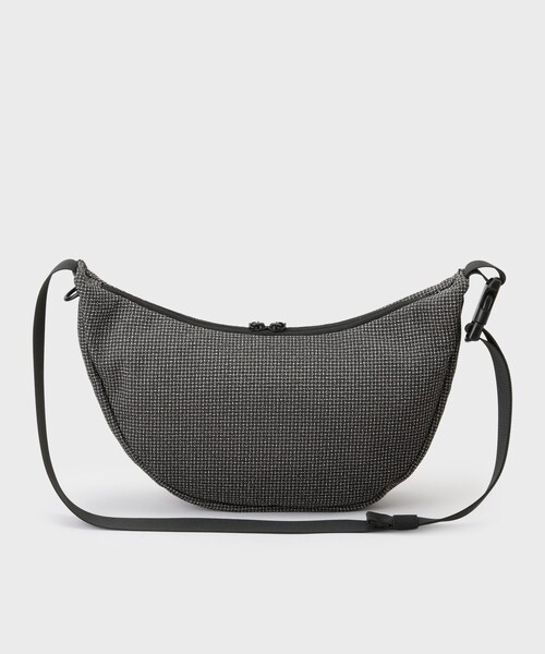 THE SHOP TK (ザ ショップ ティーケー )の「VISIONARY 異素材コンビ ムーンショルダーバッグ(ショルダーバッグ・メンズ・ブラック/ブラック系1・00)」の10枚目の写真