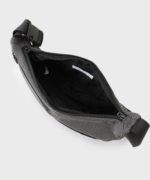 THE SHOP TK (ザ ショップ ティーケー )の「VISIONARY 異素材コンビ ムーンショルダーバッグ(ショルダーバッグ・メンズ・ブラック/ブラック系1・00)」の13枚目の写真