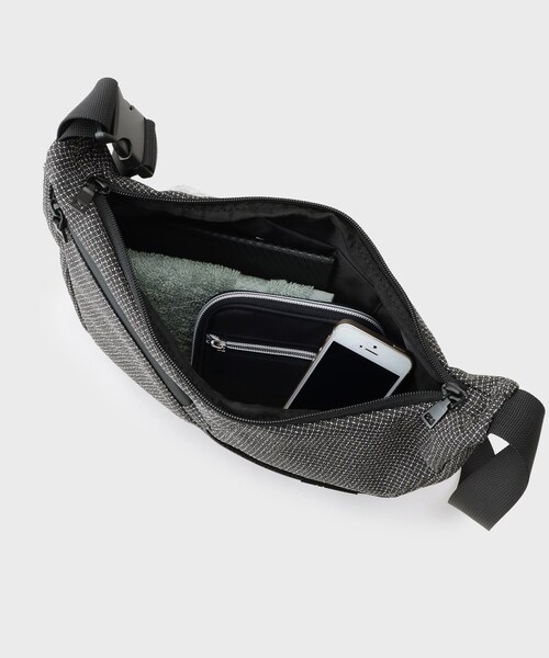 THE SHOP TK (ザ ショップ ティーケー )の「VISIONARY 異素材コンビ ムーンショルダーバッグ(ショルダーバッグ・メンズ・ブラック/ブラック系1・00)」の14枚目の写真