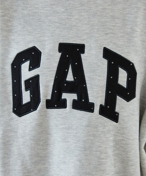 GAP(ギャップ)の「PUBLUX × GAP/ギャップ 別注 ドット ロゴ 刺繍 裏起毛 スウェット 限定展開(スウェット・レディース・グレー/チャコールグレー/ネイビー/ブラウン・フリ-)」の12枚目の写真