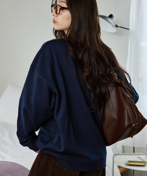 GAP(ギャップ)の「PUBLUX × GAP/ギャップ 別注 ドット ロゴ 刺繍 裏起毛 スウェット 限定展開(スウェット・レディース・グレー/チャコールグレー/ネイビー/ブラウン・フリ-)」の14枚目の写真