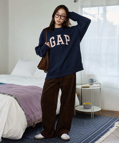 GAP(ギャップ)の「PUBLUX × GAP/ギャップ 別注 ドット ロゴ 刺繍 裏起毛 スウェット 限定展開(スウェット・レディース・グレー/チャコールグレー/ネイビー/ブラウン・フリ-)」の16枚目の写真