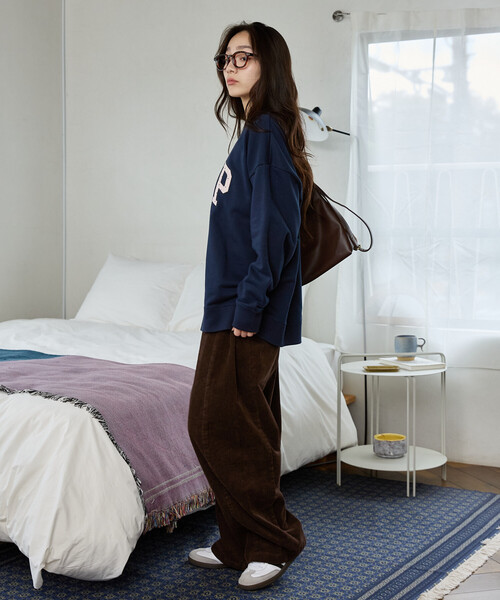 GAP(ギャップ)の「PUBLUX × GAP/ギャップ 別注 ドット ロゴ 刺繍 裏起毛 スウェット 限定展開(スウェット・レディース・グレー/チャコールグレー/ネイビー/ブラウン・フリ-)」の17枚目の写真
