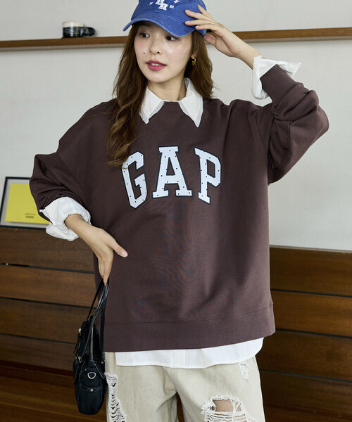 GAP(ギャップ)の「PUBLUX × GAP/ギャップ 別注 ドット ロゴ 刺繍 裏起毛 スウェット 限定展開(スウェット・レディース・グレー/チャコールグレー/ネイビー/ブラウン・フリ-)」の22枚目の写真