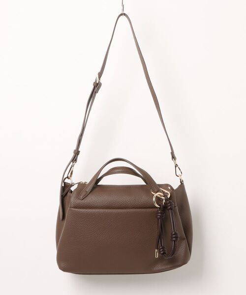 cache cache(カシュ カシュ)の「カシュカシュ cachecache / チャーム付シボフェイクレザー2wayバッグ(ショルダーバッグ・レディース・ブラック/ベージュ系その他/ブラウン・FREE)」の3枚目の写真