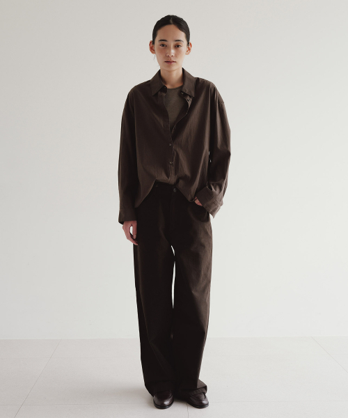 BLANKROOM HER(ブランクルームウーマン)の「フェイスパウダー シャツ_ESPRESSO(シャツ/ブラウス・レディース・その他・ONE)」の2枚目の写真