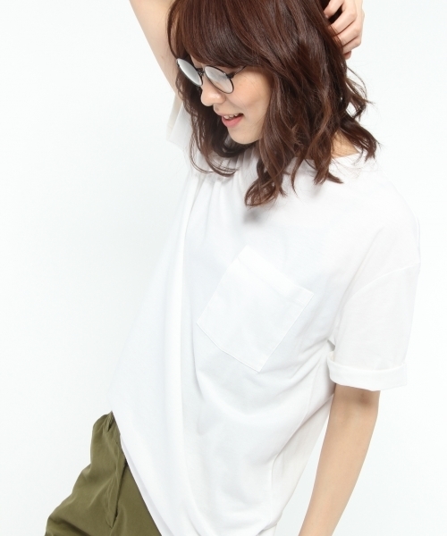 LAKOLE（ラコレ）の「【汗ジミ軽減】ロールアップスリーブクルーネックTシャツ / LAKOLE（Tシャツ/カットソー・レディース・オリーブ/ブラック/アイボリー/グレー/プラム/ホワイト・SMALL/LARGE/MEDIUM）」の7枚目の写真