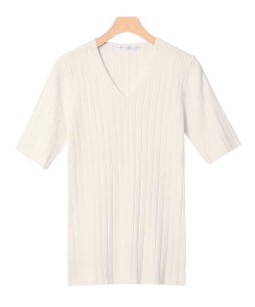 Pierrot（ピエロ）の「【大人のベーシックスタイルに】UVカット＆お家で洗える クルーネックorネックVネックから選べる 半袖リブニット　サマーニット（ニット/セーター・レディース・オフホワイト/グレー/杢グレー/ピンク/ワインレッド/ブラック/ベージュ/ネイビー/ブルー系その他/マスタード/ブルーグリーン/ブラウン/ライトブルー/パープル/グリーン系その他/グリーン/ベージュ系その他/レッド系その他2/ブルー系その他2/レッド系その他/シルバーグレー/ブルー系その他6/グレー系その他3/グレー系その他2/ピンク系その他2/ライトベージュ/ピンク系その他/グレー系その他/ブラック系その他/ピンク系その他3/ピンク系その他4/イエロー/パープル系その他/イエロー系その他/ブルー系その他3/ブルー系その他4/ブルー系その他5/ホワイト系その他・L/M）」の3枚目の写真