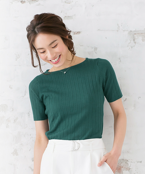 Pierrot（ピエロ）の「【大人のベーシックスタイルに】UVカット＆お家で洗える クルーネックorネックVネックから選べる 半袖リブニット　サマーニット（ニット/セーター・レディース・オフホワイト/グレー/杢グレー/ピンク/ワインレッド/ブラック/ベージュ/ネイビー/ブルー系その他/マスタード/ブルーグリーン/ブラウン/ライトブルー/パープル/グリーン系その他/グリーン/ベージュ系その他/レッド系その他2/ブルー系その他2/レッド系その他/シルバーグレー/ブルー系その他6/グレー系その他3/グレー系その他2/ピンク系その他2/ライトベージュ/ピンク系その他/グレー系その他/ブラック系その他/ピンク系その他3/ピンク系その他4/イエロー/パープル系その他/イエロー系その他/ブルー系その他3/ブルー系その他4/ブルー系その他5/ホワイト系その他・L/M）」の20枚目の写真