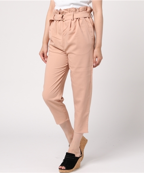 GeeRA（ジーラ）の「ベルト付ハイウエストテーパードパンツ（その他パンツ・レディース・ピンクベージュ・MEDIUM/LARGE）」の2枚目の写真