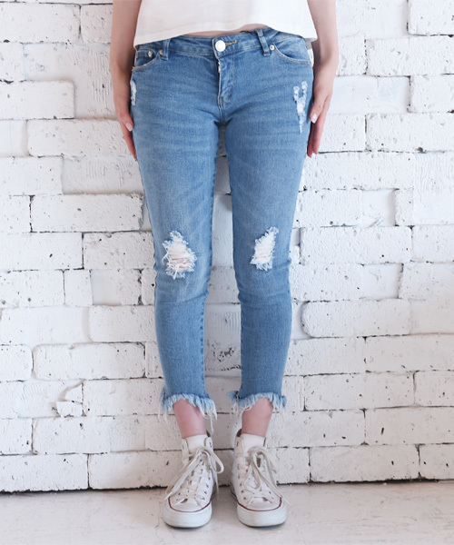 Luz Llena（ラズレナ）の「裾フリンジ・クロップド丈スキニーデニム（デニムパンツ・レディース・ブルー/ライトブルー・MEDIUM/SMALL）」の7枚目の写真