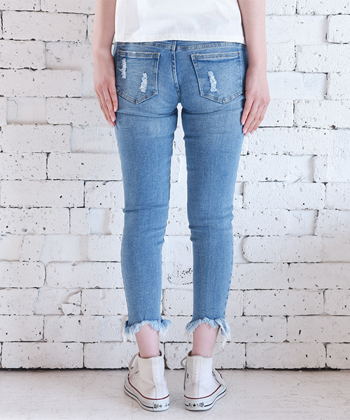 Luz Llena（ラズレナ）の「裾フリンジ・クロップド丈スキニーデニム（デニムパンツ・レディース・ブルー/ライトブルー・MEDIUM/SMALL）」の9枚目の写真