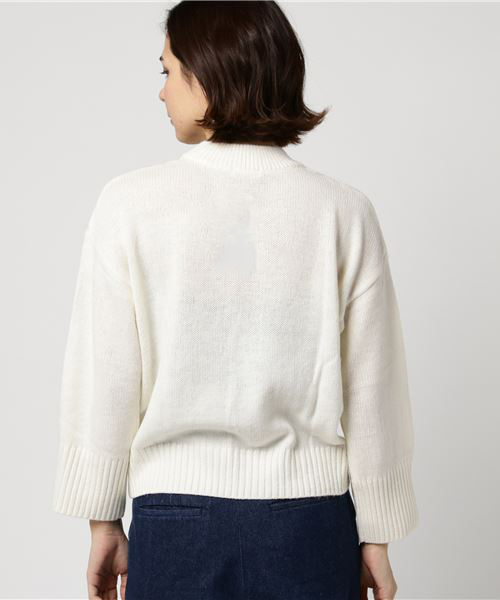 earth music&ecology(アースミュージックアンドエコロジー)の「・クロスケーブルニットプルオーバー(ニット/セーター・レディース・ネイビー/ライトグレー/ベージュ/アイボリー・FREE)」の5枚目の写真