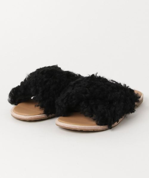 UGG(アグ)の「UGG(アグ) JONI ジョ二(サンダル・レディース・ブラック/ピンク・7/8/6)」の2枚目の写真