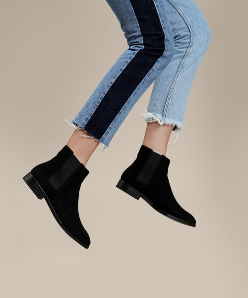 CHARLES & KEITH（チャールズ & キース）の「クラシックチェルシーブーツ / CLASSIC CHELSEA BOOTS（ブーツ・レディース・ブラック/ブルー/ライトブラウン・22.5cm/23cm/23.5cm/24.5cm/25cm/25.5cm）」の4枚目の写真