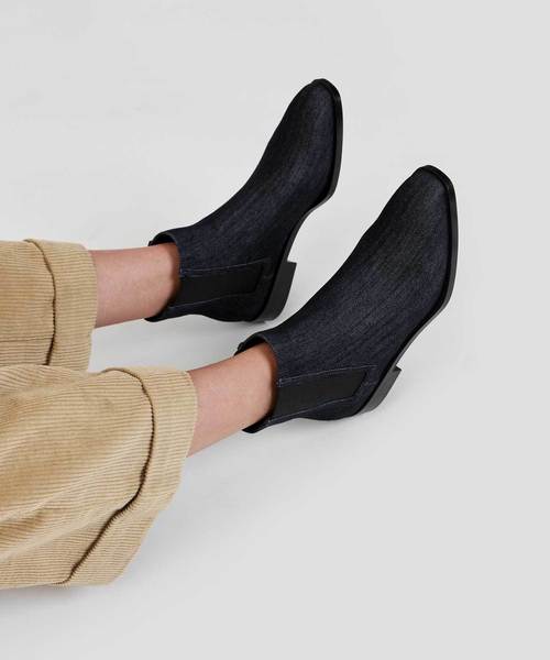CHARLES & KEITH（チャールズ & キース）の「クラシックチェルシーブーツ / CLASSIC CHELSEA BOOTS（ブーツ・レディース・ブラック/ブルー/ライトブラウン・22.5cm/23cm/23.5cm/24.5cm/25cm/25.5cm）」の18枚目の写真