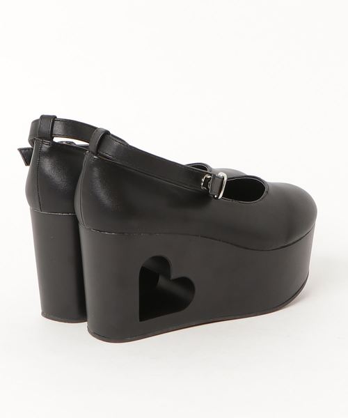 WEGO(ウィゴー)の「WEGO/ハートくり抜きパンプス(パンプス・レディース・ホワイト/ブラック・MEDIUM/LARGE)」の4枚目の写真