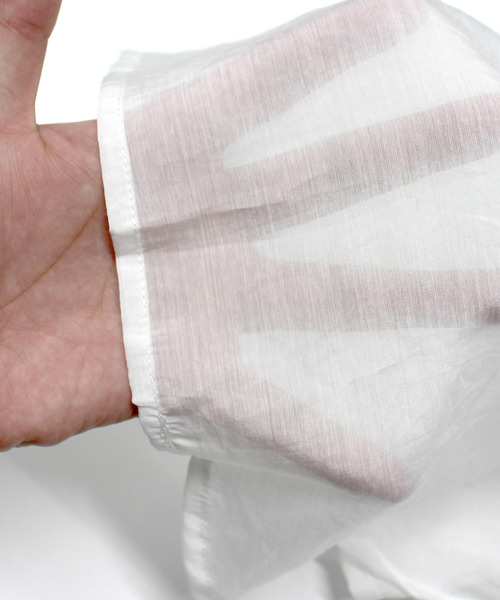 JUNOAH(ジュノア)の「オーバーサイズスリットシアーシャツ(シャツ/ブラウス・レディース・ホワイト/ブラック/ライトグレー/チャコール/ベージュ/グレイッシュベージュ/カーキ/ミント/ブルー/ネイビー/ブルーグリーン/ラベンダー/キャメル/ピンク系その他/ワイン・FREE)」の16枚目の写真