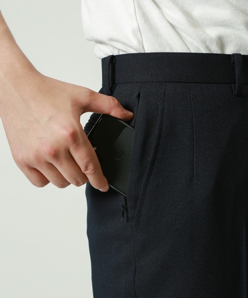 KASHIYAMA（カシヤマ）の「＜WASHABLE＞ウールライクヘリンボーンストレッチ テーパードパンツ（その他パンツ・メンズ・ダークネイビー/チャコールグレー・マルチサイズ）」の8枚目の写真