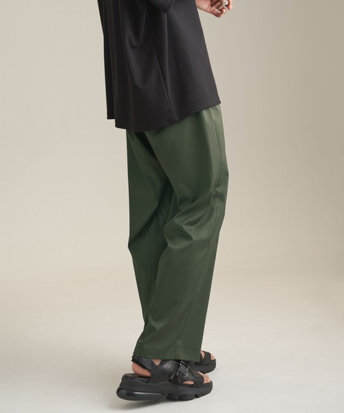 ADRER（アドラー）の「High fabric easy wide straight pants/ハイファブリックイージーワイドストレートパンツ（スラックス・メンズ・ブラック/カーキ/ナチュラル・SMALL/MEDIUM/LARGE/X-SMALL）」の16枚目の写真