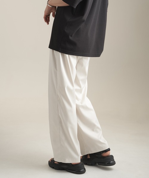 ADRER（アドラー）の「High fabric easy wide straight pants/ハイファブリックイージーワイドストレートパンツ（スラックス・メンズ・ブラック/カーキ/ナチュラル・SMALL/MEDIUM/LARGE/X-SMALL）」の11枚目の写真