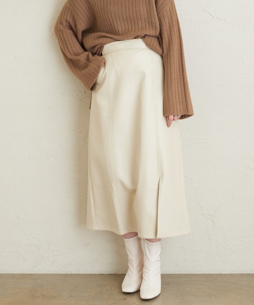 natural couture(ナチュラルクチュール)の「エコレザーAラインスリットスカート(スカート)」|アイボリー