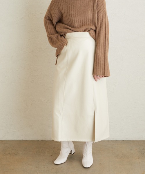 natural couture（ナチュラルクチュール）の「エコレザーAラインスリットスカート（スカート・レディース・アイボリー/ブラック/ブラウン・FREE）」の4枚目の写真
