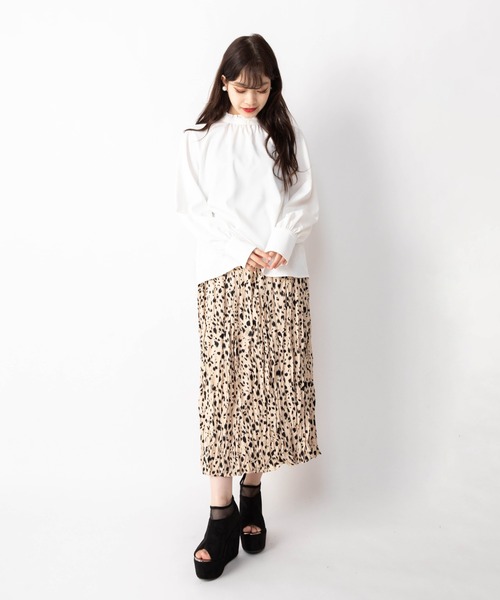 Mysa&Liina（ミーサリーナ）の「スタンドカラーブラウス（シャツ/ブラウス・レディース・ベージュ/ブラウン/オフホワイト・M）」の8枚目の写真