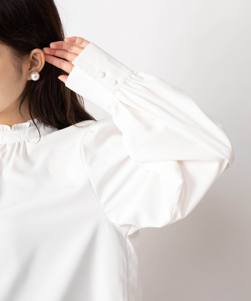 Mysa&Liina（ミーサリーナ）の「スタンドカラーブラウス（シャツ/ブラウス・レディース・ベージュ/ブラウン/オフホワイト・M）」の4枚目の写真