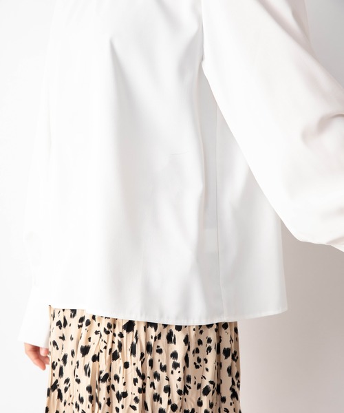 Mysa&Liina（ミーサリーナ）の「スタンドカラーブラウス（シャツ/ブラウス・レディース・ベージュ/ブラウン/オフホワイト・M）」の6枚目の写真