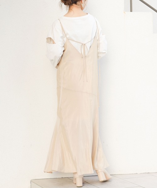 Chico（チコ）の「サテン裾フレアキャミワンピース（ワンピース・レディース・カーキ/チャコールグレー/グレイッシュベージュ・FREE）」の18枚目の写真