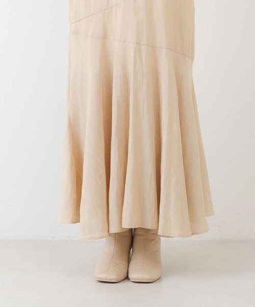 Chico（チコ）の「サテン裾フレアキャミワンピース（ワンピース・レディース・カーキ/チャコールグレー/グレイッシュベージュ・FREE）」の21枚目の写真