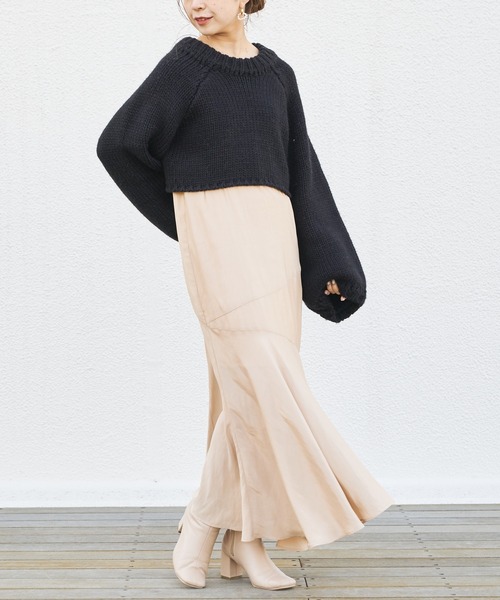 Chico（チコ）の「サテン裾フレアキャミワンピース（ワンピース・レディース・カーキ/チャコールグレー/グレイッシュベージュ・FREE）」の16枚目の写真