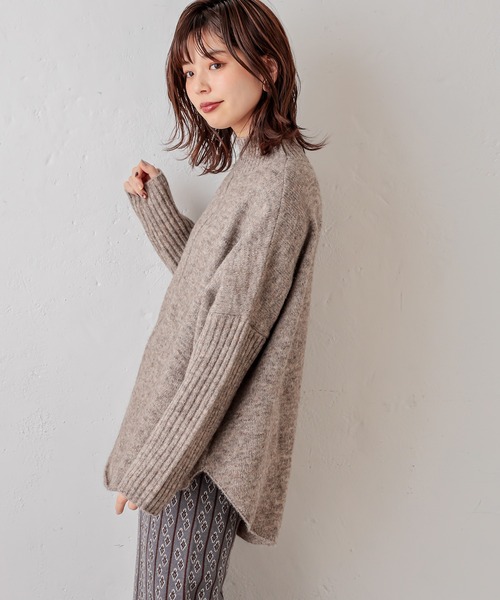 natural couture(ナチュラルクチュール)の「アウトシームラウンドヘムプルオーバー(ニット/セーター・レディース・ベージュ/グリーン/ブルー系その他/ライトベージュ・FREE)」の6枚目の写真