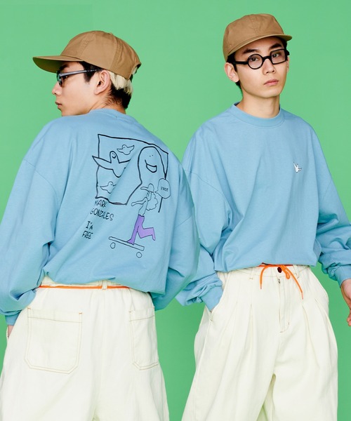 Mark Gonzales（マーク・ゴンザレス）の「Mark Gonzales/マークゴンザレス 別注コラボ オーバーサイズロゴロンT（Tシャツ/カットソー・メンズ・ホワイト/ブラック/パープル/ブラウン/サックスブルー/グリーン/グレイッシュベージュ/ピンク・M/L/XL）」の6枚目の写真