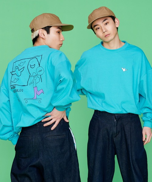 Mark Gonzales（マーク・ゴンザレス）の「Mark Gonzales/マークゴンザレス 別注コラボ オーバーサイズロゴロンT（Tシャツ/カットソー・メンズ・ホワイト/ブラック/パープル/ブラウン/サックスブルー/グリーン/グレイッシュベージュ/ピンク・M/L/XL）」の5枚目の写真