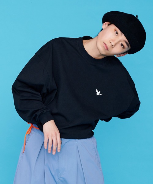 Mark Gonzales（マーク・ゴンザレス）の「Mark Gonzales/マークゴンザレス 別注コラボ オーバーサイズロゴロンT（Tシャツ/カットソー・メンズ・ホワイト/ブラック/パープル/ブラウン/サックスブルー/グリーン/グレイッシュベージュ/ピンク・M/L/XL）」の3枚目の写真