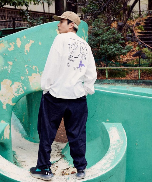Mark Gonzales（マーク・ゴンザレス）の「Mark Gonzales/マークゴンザレス 別注コラボ オーバーサイズロゴロンT（Tシャツ/カットソー・メンズ・ホワイト/ブラック/パープル/ブラウン/サックスブルー/グリーン/グレイッシュベージュ/ピンク・M/L/XL）」の9枚目の写真