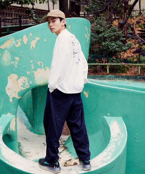 Mark Gonzales（マーク・ゴンザレス）の「Mark Gonzales/マークゴンザレス 別注コラボ オーバーサイズロゴロンT（Tシャツ/カットソー・メンズ・ホワイト/ブラック/パープル/ブラウン/サックスブルー/グリーン/グレイッシュベージュ/ピンク・M/L/XL）」の11枚目の写真