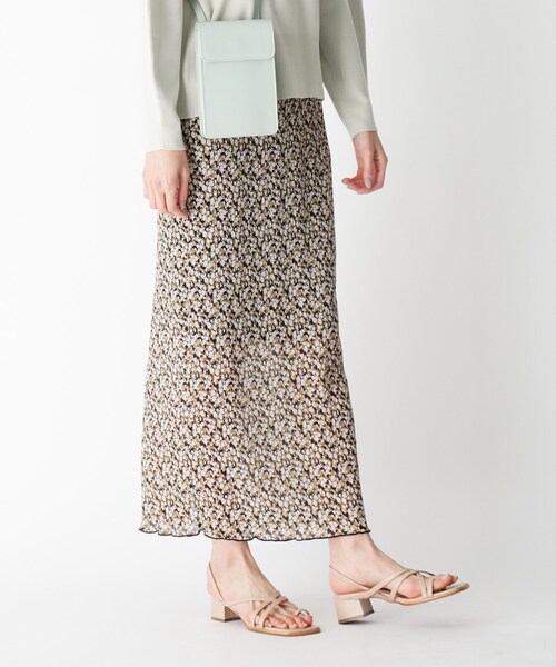 OPAQUE.CLIP（オペークドットクリップ）の「◆フラワープリーツスカート（スカート・レディース・ブラック系/ベージュ系/ブルー系・38/36）」の2枚目の写真