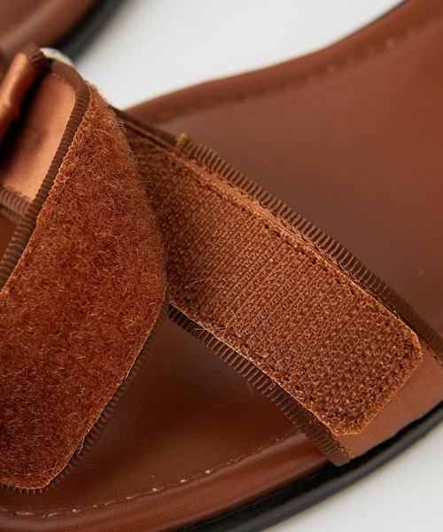 GALLARDAGALANTE(ガリャルダガランテ)の「サテンベルクロサンダル(サンダル・レディース・ブラウン/ブラック・38/36/37)」の4枚目の写真