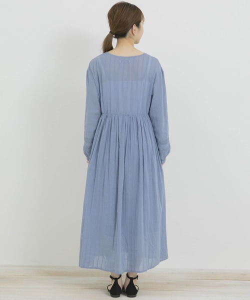 URBAN RESEARCH Sonny Label（アーバンリサーチサニーレーベル）の「レース切替Vネックワンピース（ワンピース・レディース・チャコールグレー/オフホワイト/ブルー系その他・FREE）」の11枚目の写真