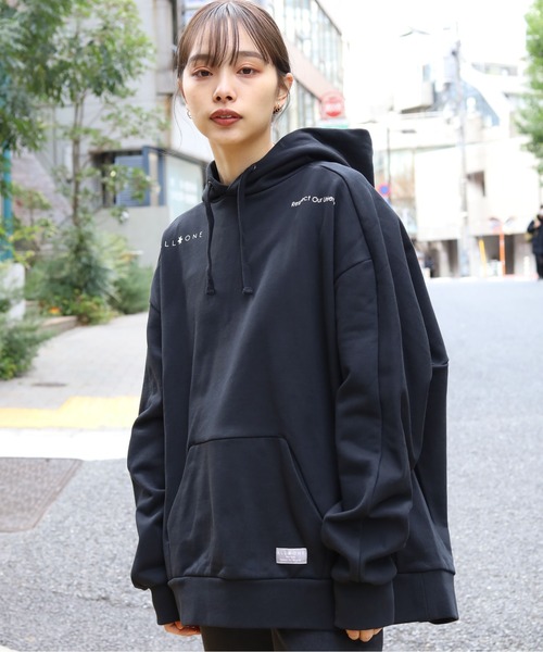ROOPTOKYO（ループトウキョウ）の「ALL ONE/オールワン TWO ICON WIDE HOODIE ボスサイドショルダープリント パーカー（パーカー・メンズ・ブラック/ネイビー/オリーブ・S/L/XS/M）」の6枚目の写真