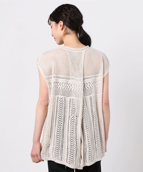 Per sist ence（パーシエンス）の「Per sist ence/パーシエンス　透かし編みバックスリットプルオーバー（ベスト・レディース・ブラック/グレイッシュベージュ/アイボリー・FREE）」の5枚目の写真